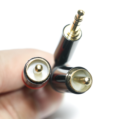Cavo audio digitale RCA placcato guscio in metallo nero copertura in PVC 3,5 mm lunghezza 1,25 m connettore dorato per audio per auto